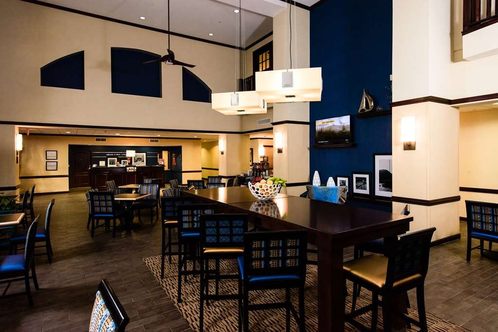 Hampton Inn & Suites Port Arthur主图