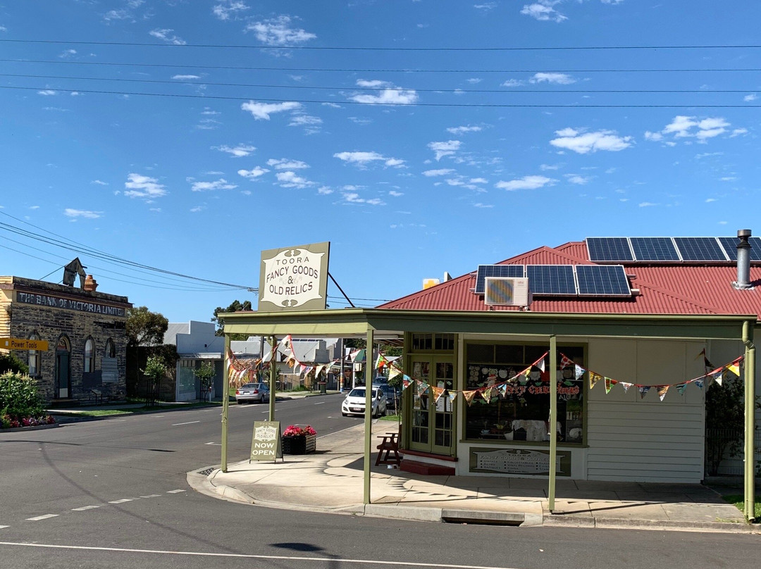 Toora Fancy Goods & Old Relics-Toora必去景点