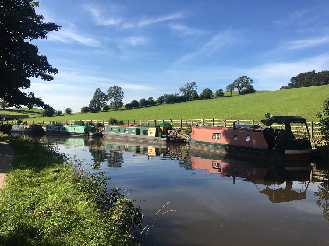 Leeds and Liverpool Canal景点图片