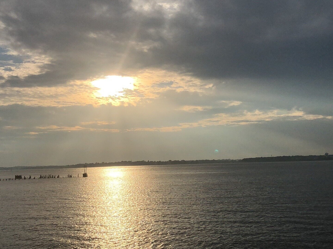 Riverview Beach Park景点图片