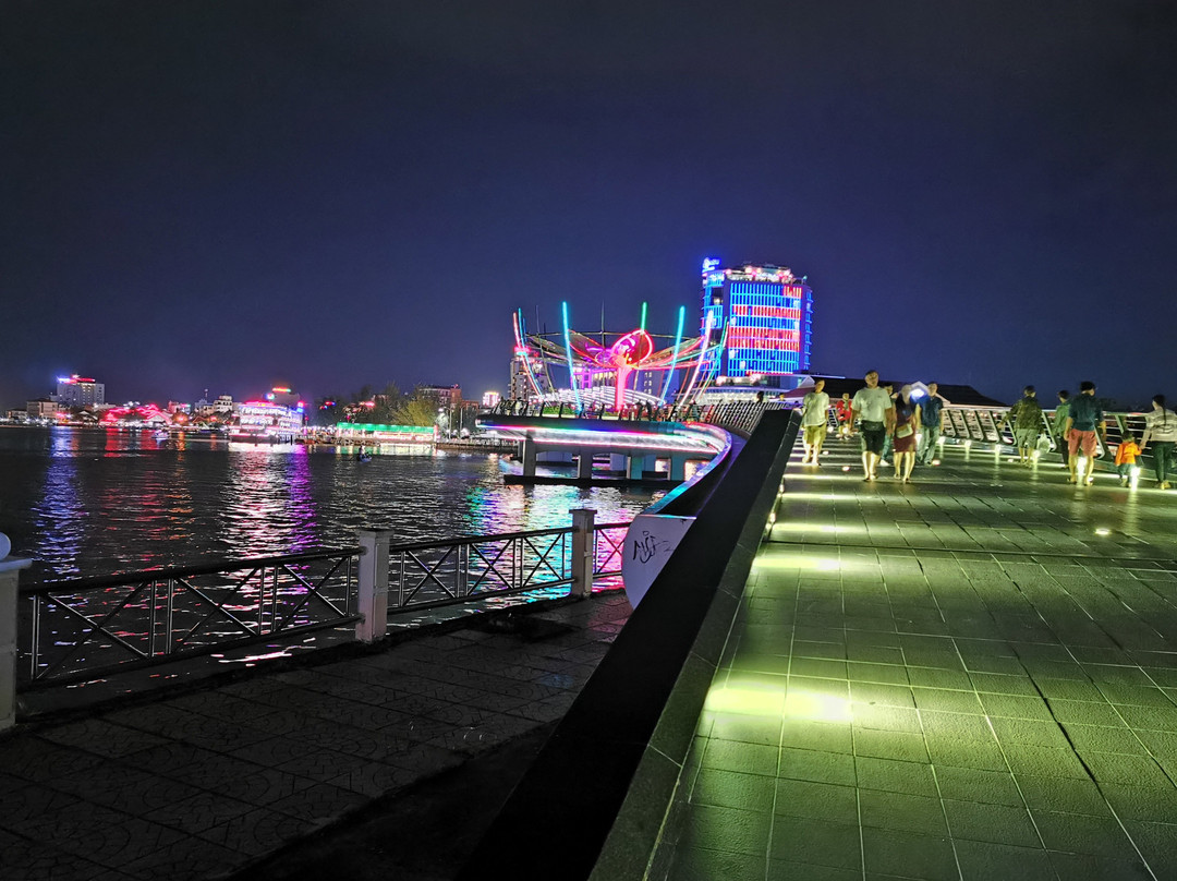 Cau Di Bo Ben Ninh Kieu-芹苴必去景点