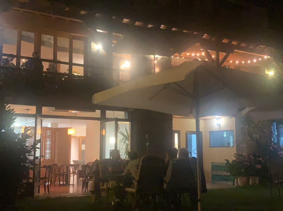 蓝色湖泊酒店主图