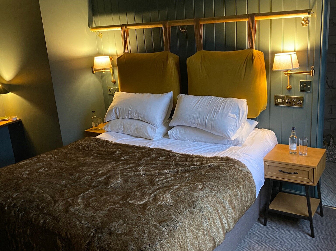 The Fox & Coney Inn Hotel主图