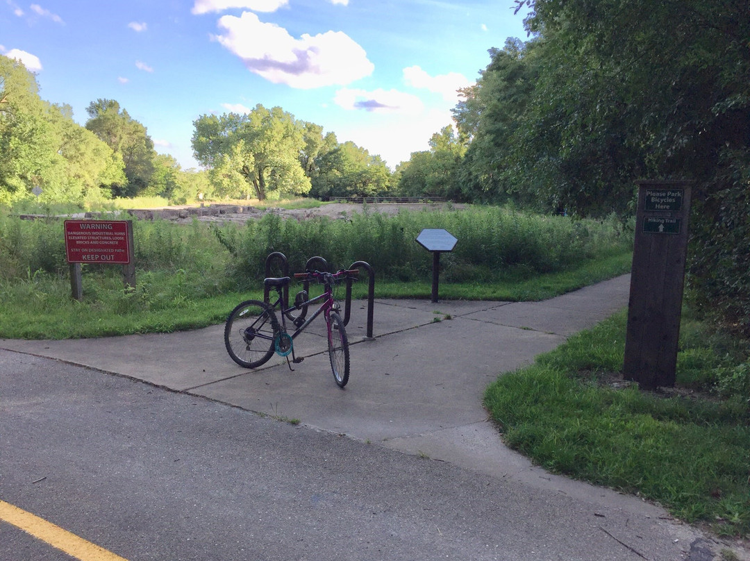 Joliet Iron Works Historic Site景点图片