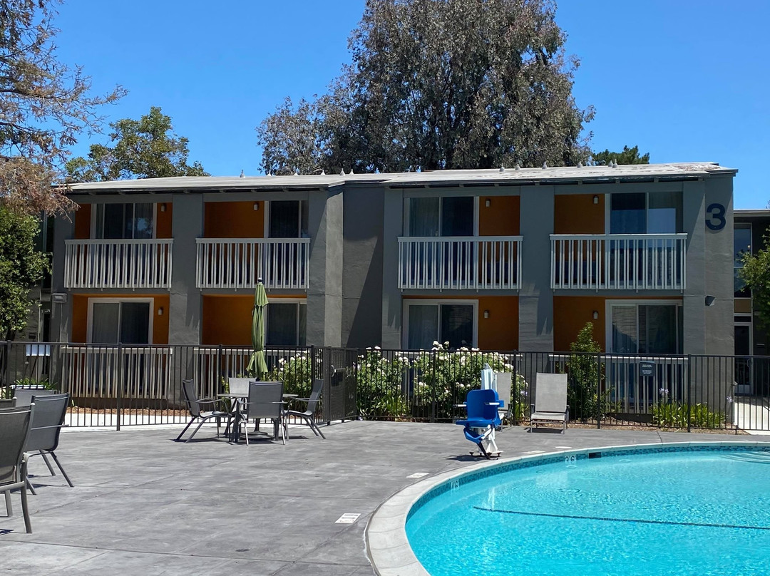 莱德伍德城晚安旅馆主图