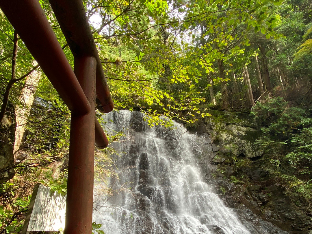 Haha no Shirataki Waterfall景点图片
