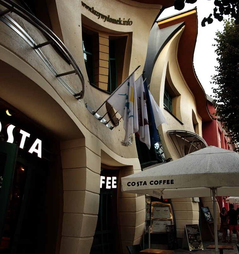 Crooked House景点图片