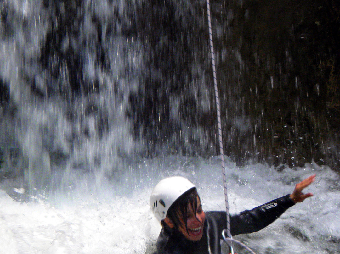 Rafting Sort Rubber River-Sort必去景点