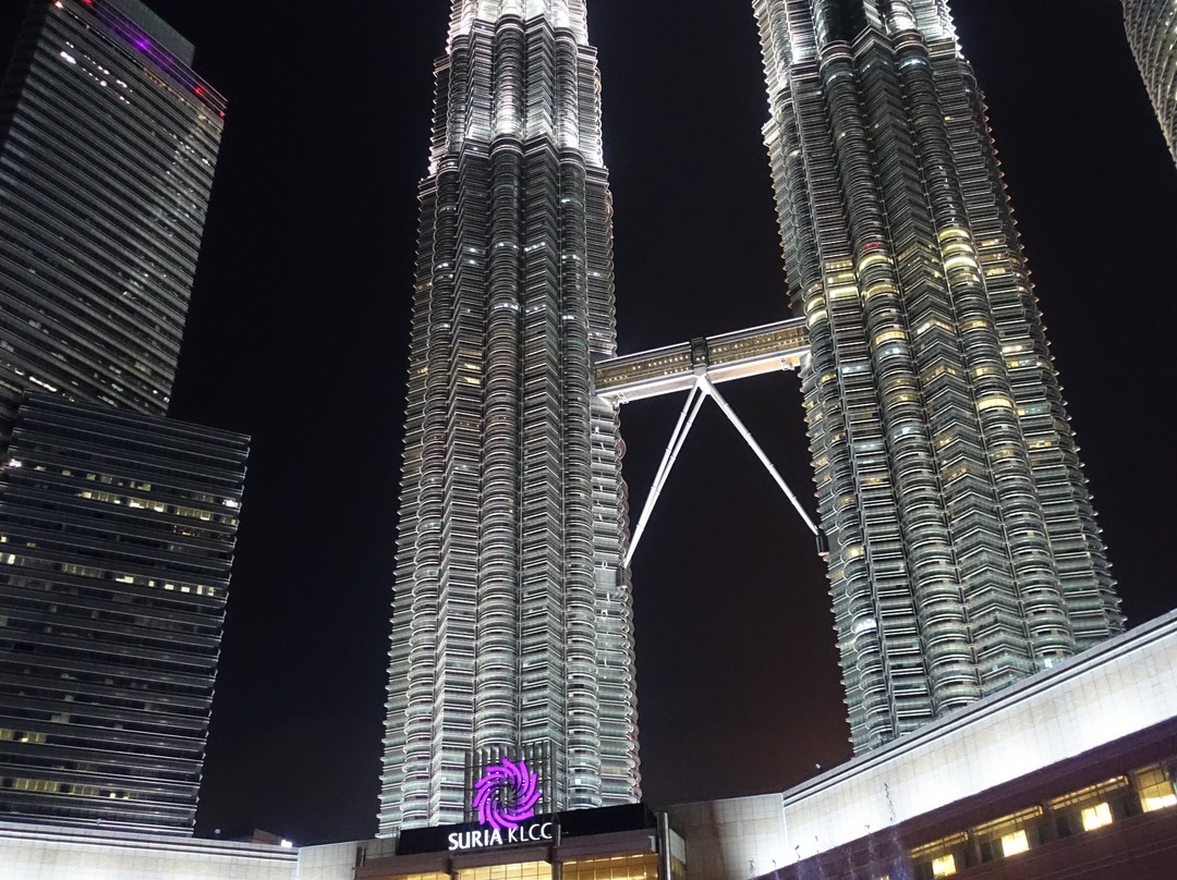 幻彩湖喷泉秀-吉隆坡必去景点