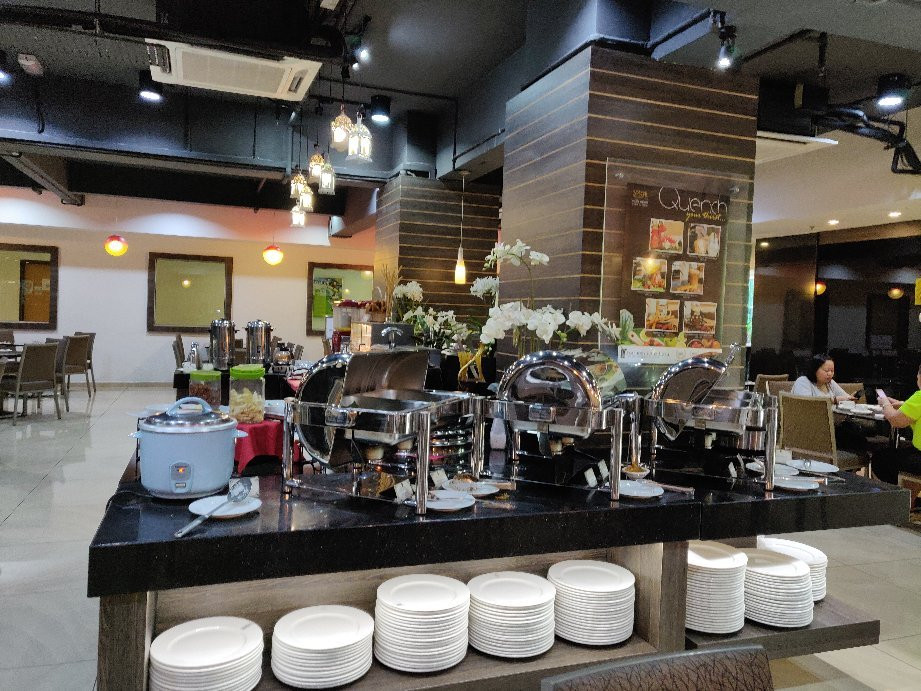 Symphony Suites Hotel主图