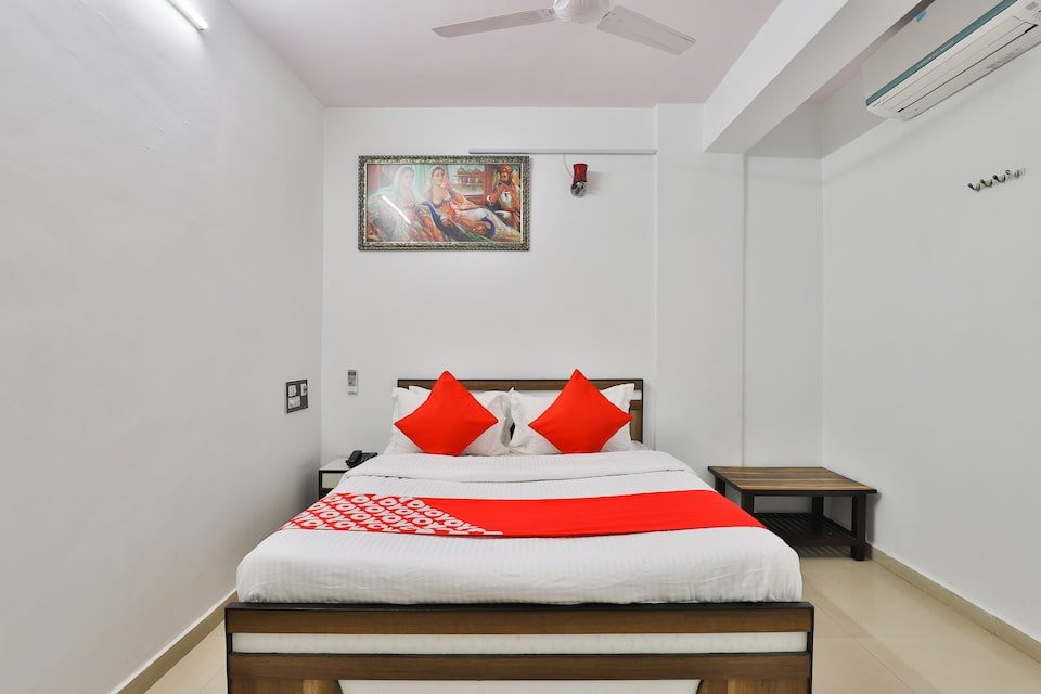 OYO 25054 Hotel Day Night Stay主图