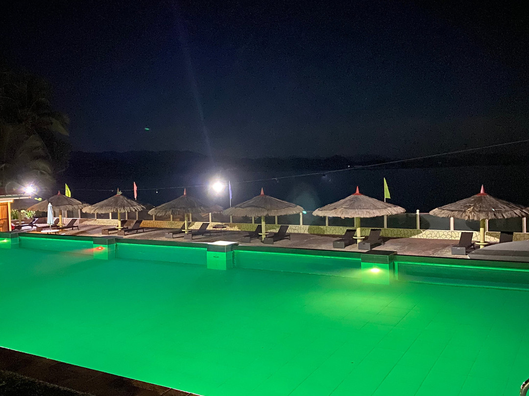 Foxy's Beach Resort主图