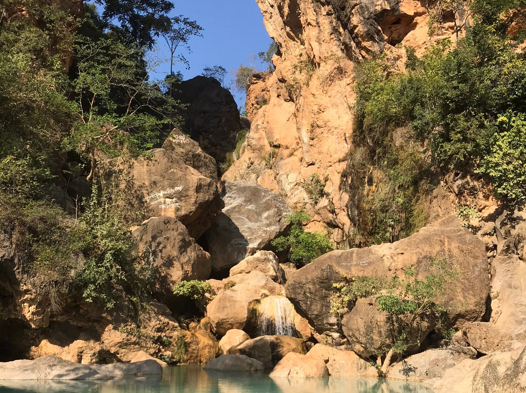 Dee Doke Waterfalls景点图片