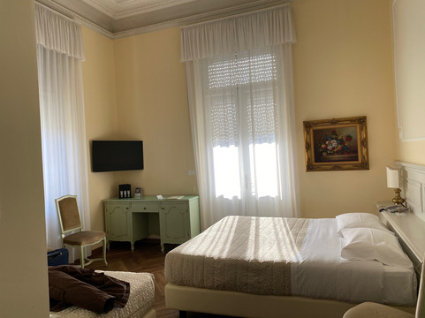 自由大酒店主图