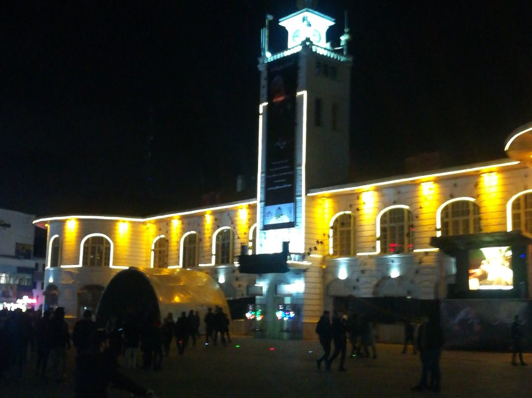 Shahrdari Square景点图片