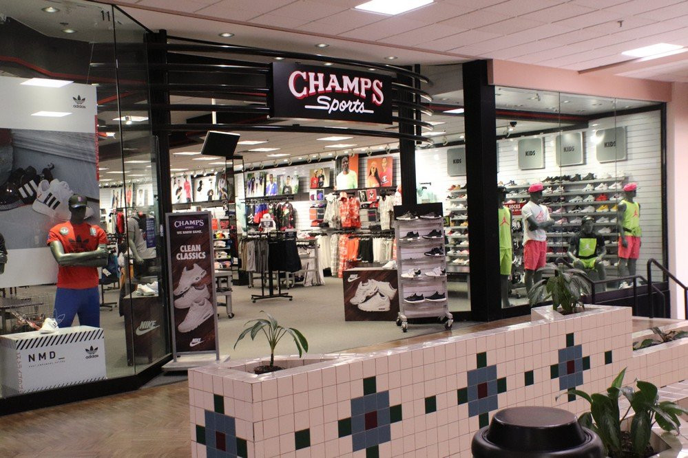 Holiday Village Mall-大瀑布市必去景点