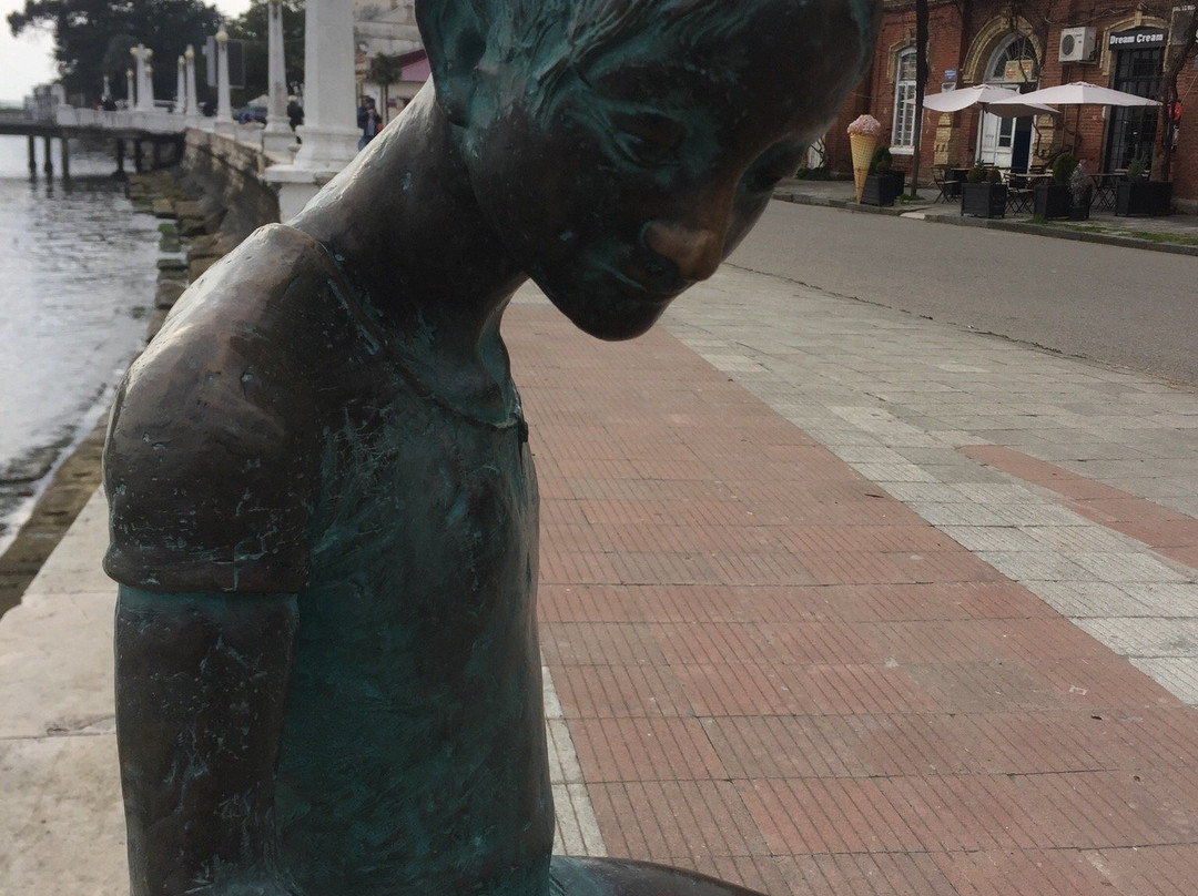Sculpture Nika and Record Player-Sukhumi必去景点