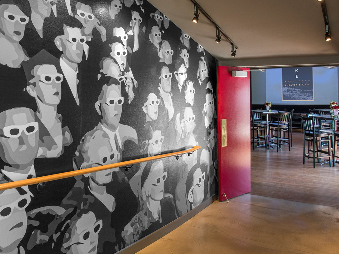 Oak Grove旅游景点-Lake Theater & Cafe