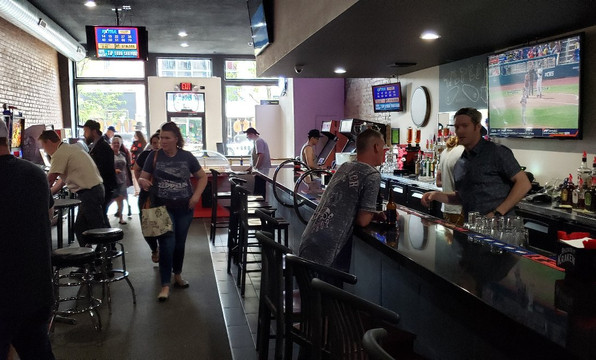 Michigan Center旅游景点-Tilted Arcade Bar