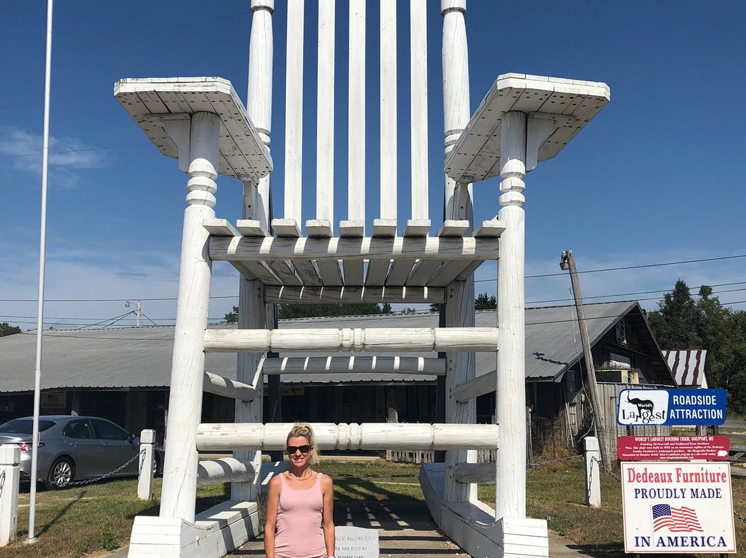 World's "Largest Rocker"景点图片