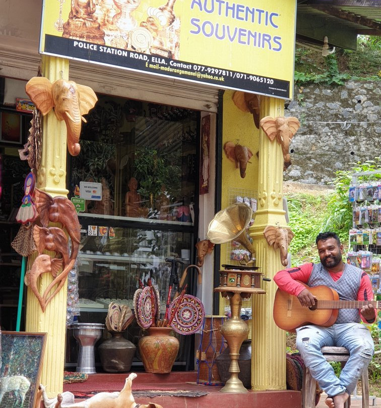 R. M. S Antique And Brassware-埃勒必去景点