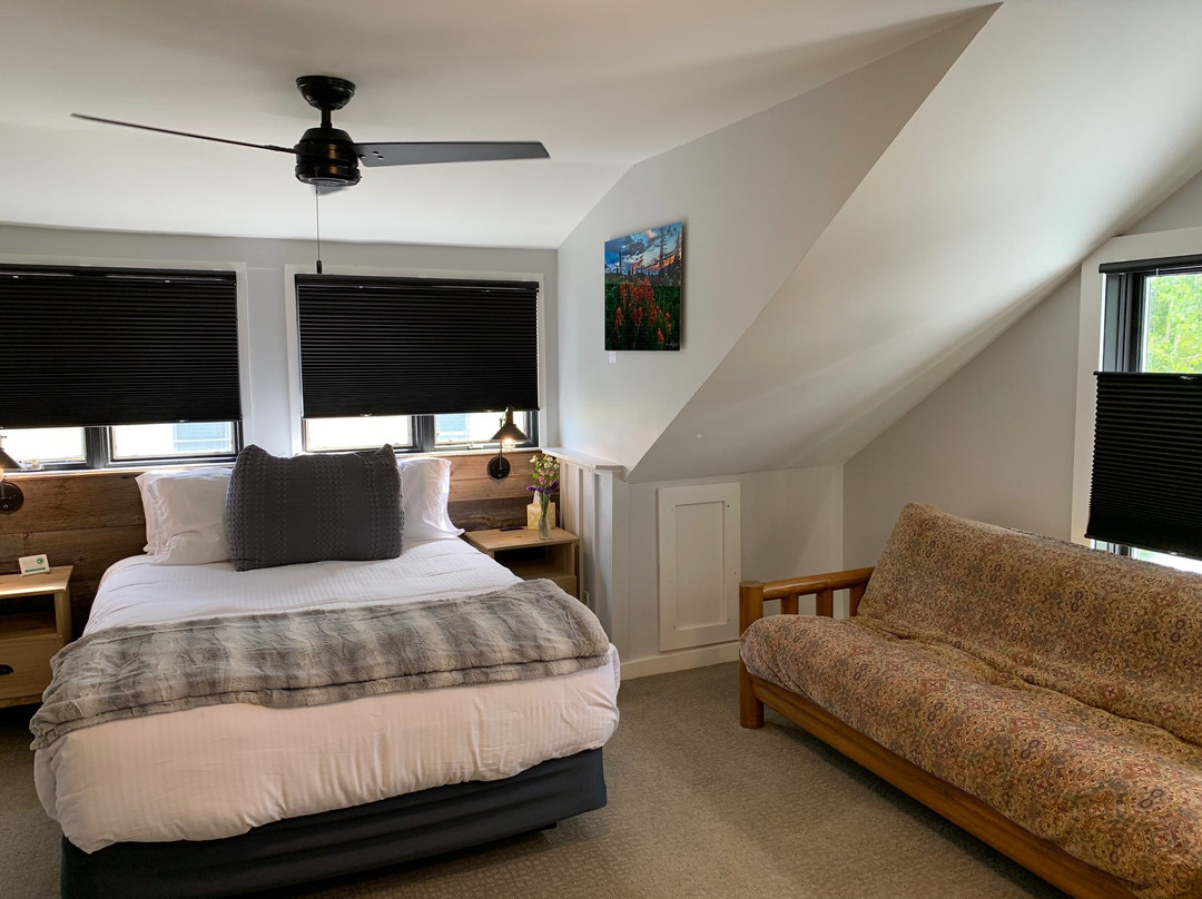 Purple Mountain Bed & Breakfast and Spa主图