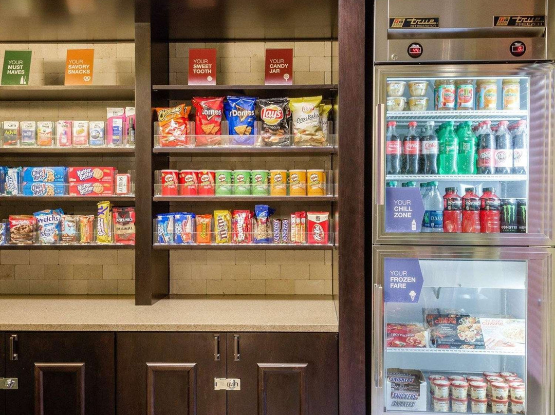 Russell Inn & Suites主图