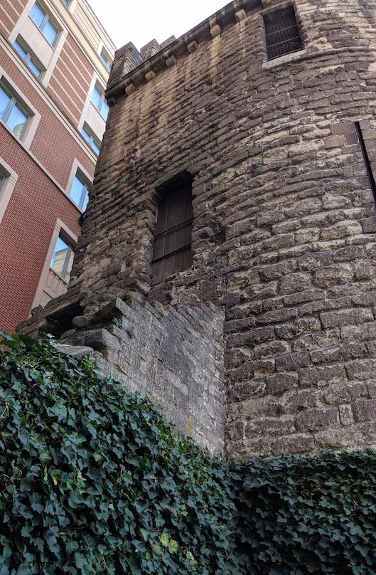 Black Tower-布鲁塞尔必去景点