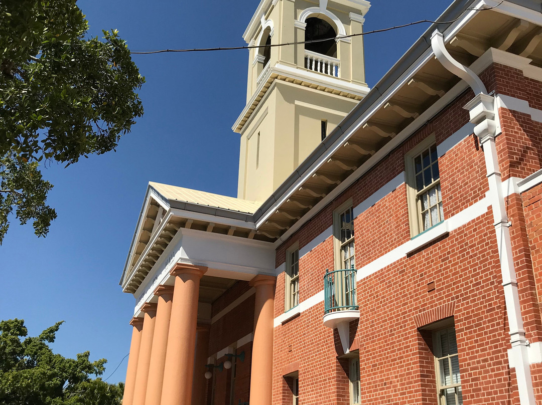 蓝色阴影舒适酒店主图