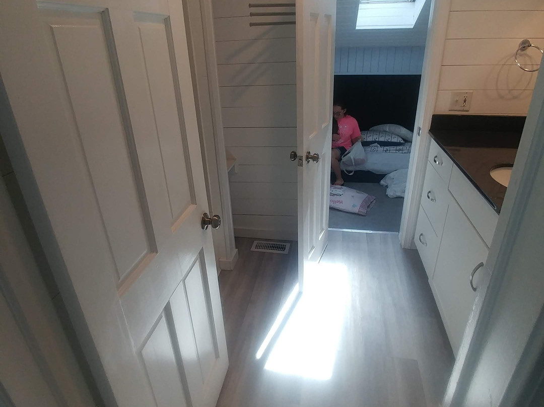 Looking Glass Beachfront Inn主图