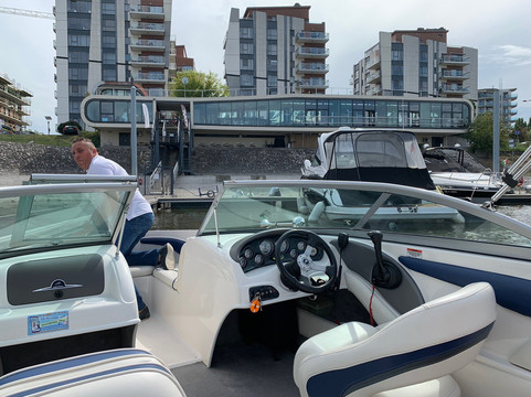 Leisure boat-布达佩斯必去景点