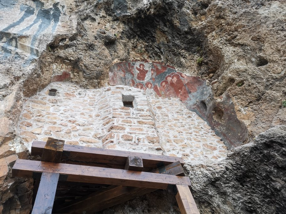 Saint Archangel Michael Cave Church景点图片