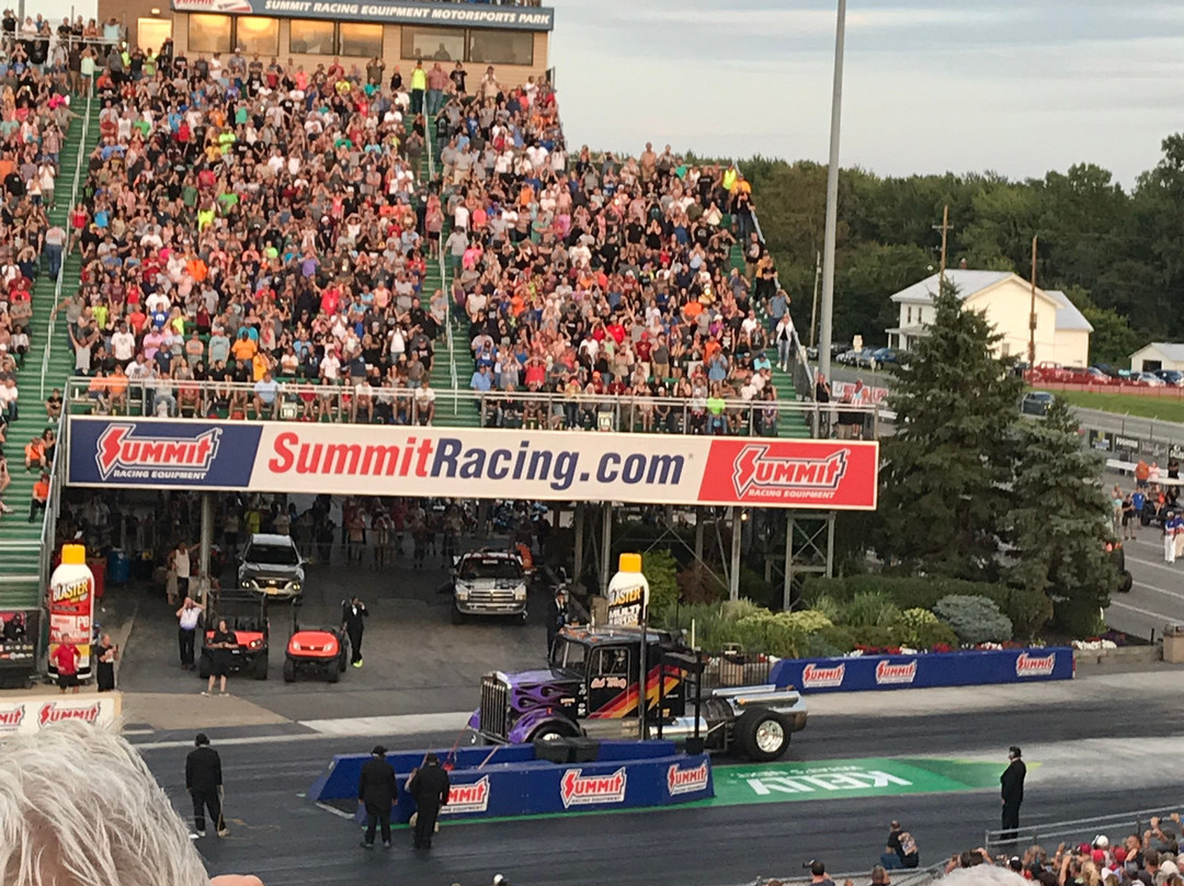 Summit Racing Equipment Motorsports Park景点图片