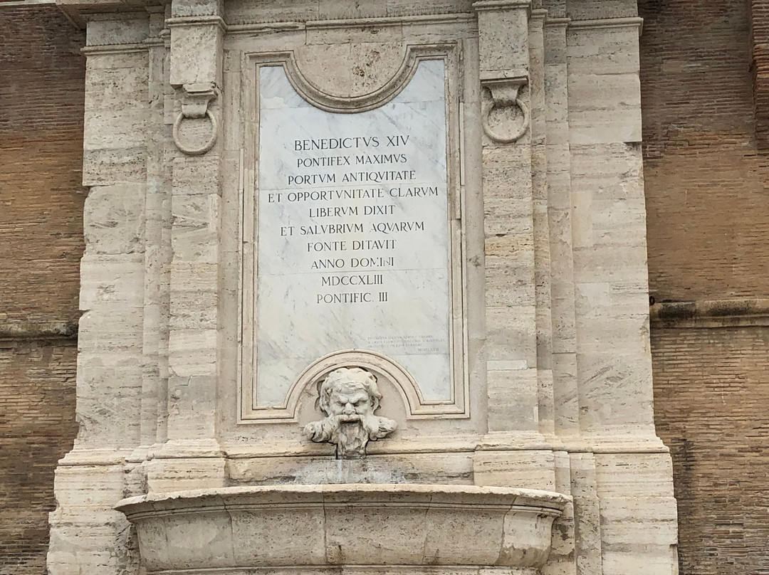 Fontana del Vanvitelli-奇维塔韦基亚必去景点