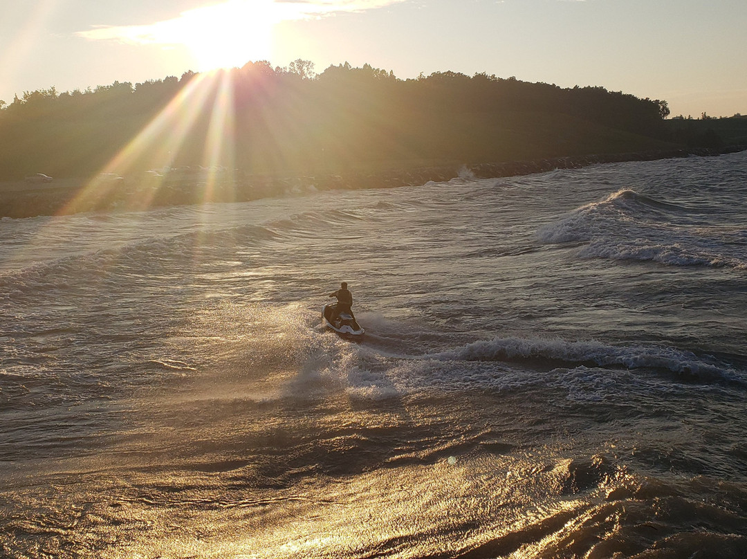 Wake Zone Jet Ski Rentals景点图片
