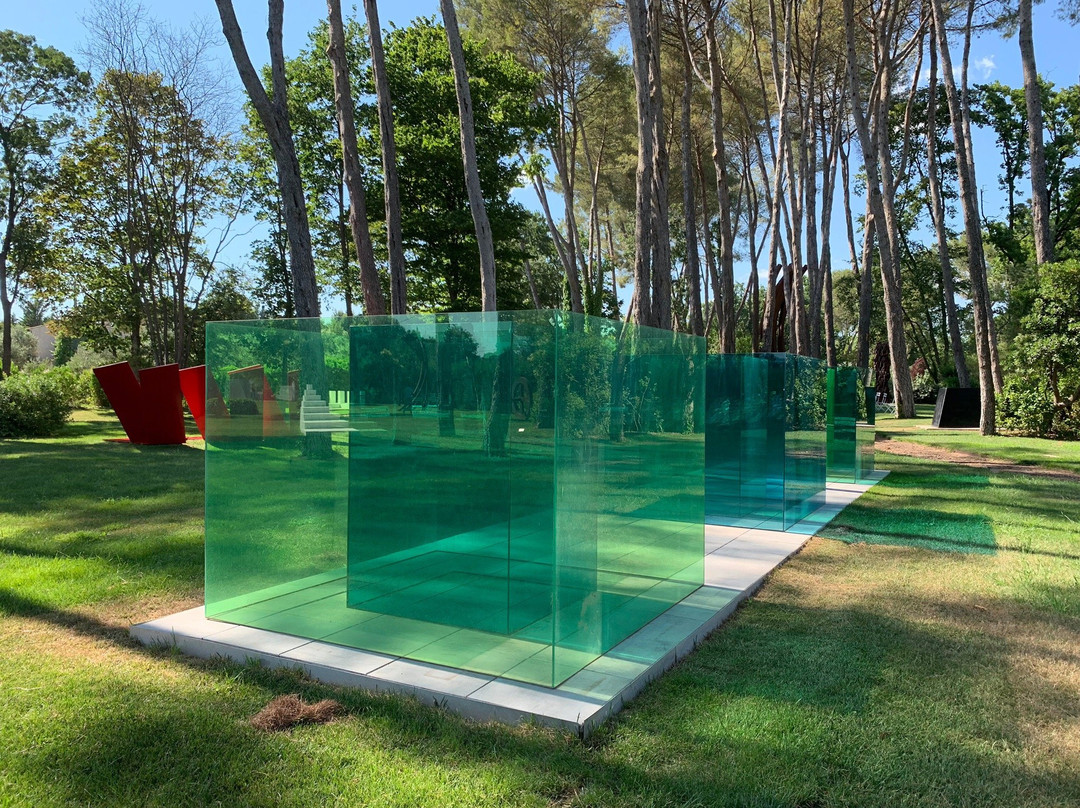 Venet Foundation景点图片