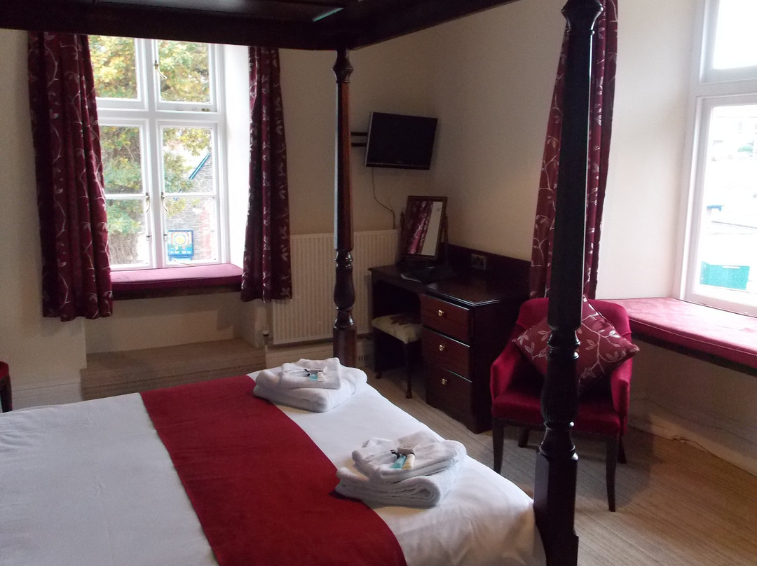 The Crown Hotel主图