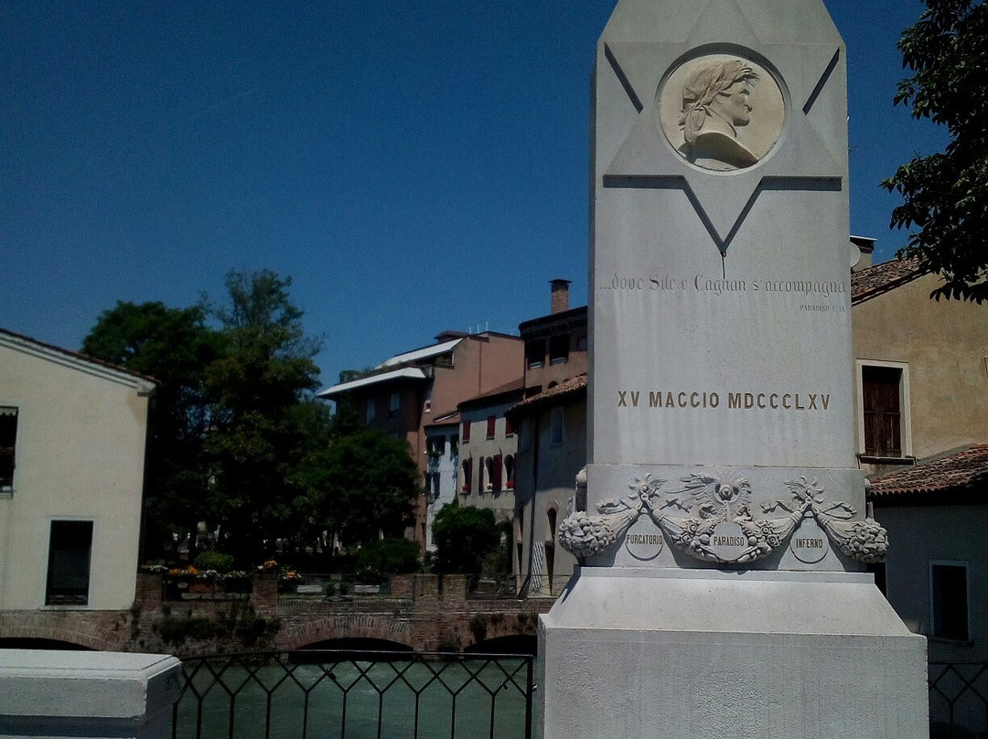 La Memoria di Dante - Stele Lapidea Sul Ponte Dante-特雷维索必去景点