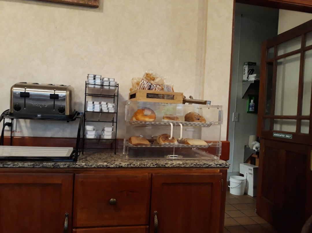 Ashley Inn and Suites主图