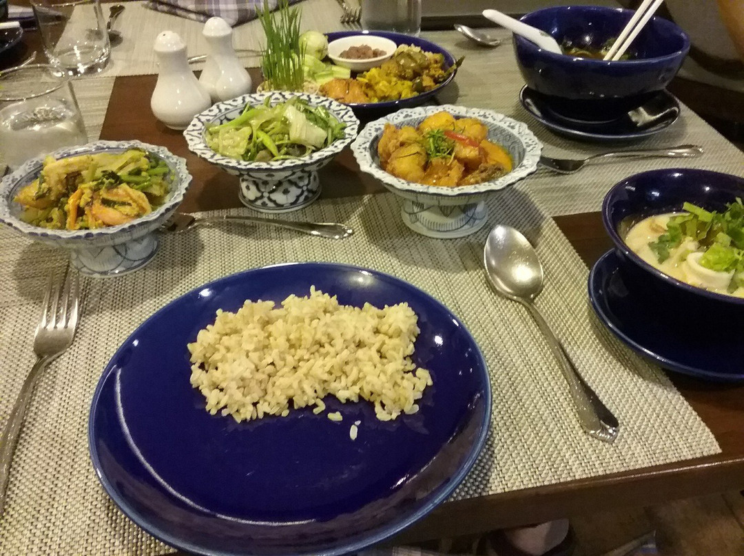 桑普兰滨江酒店主图