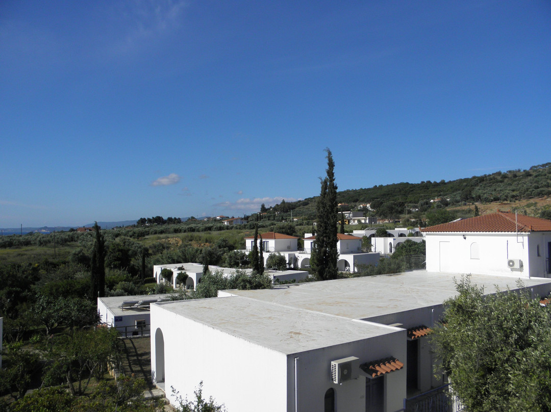 Sunrise Village Beach Hotel主图