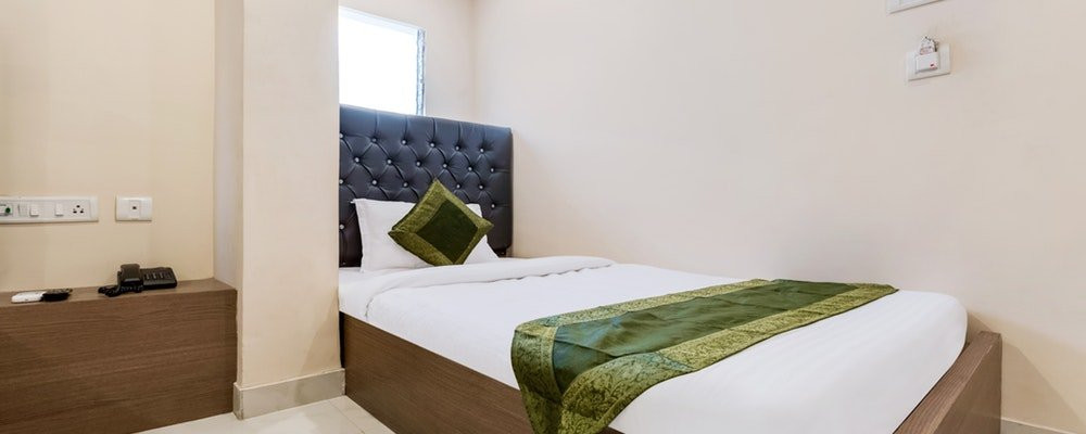 SilverKey Executive Stays 37812 Royal Crown Airport主图