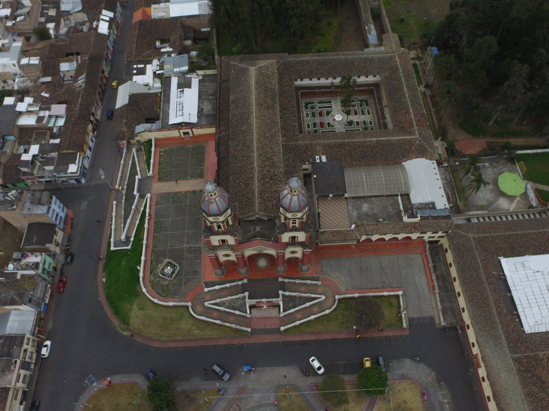 Iglesia Santiago Apostol-帕斯托必去景点