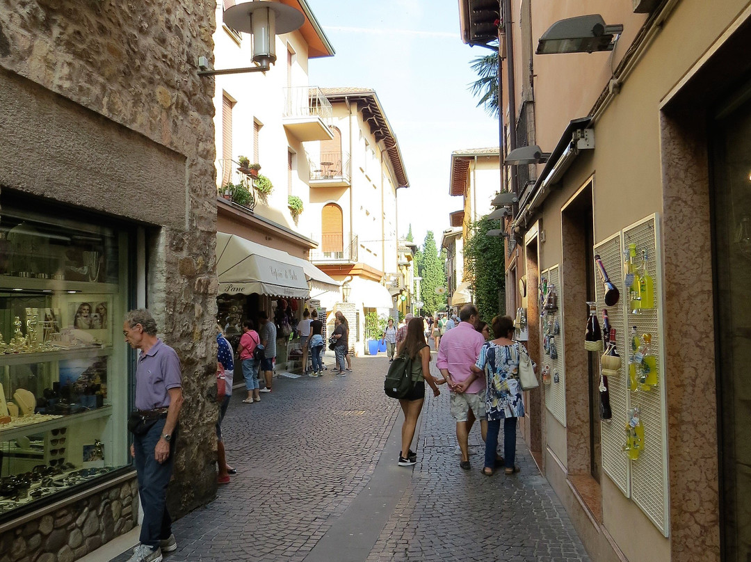 Centro Storico Sirmione-锡尔苗内必去景点