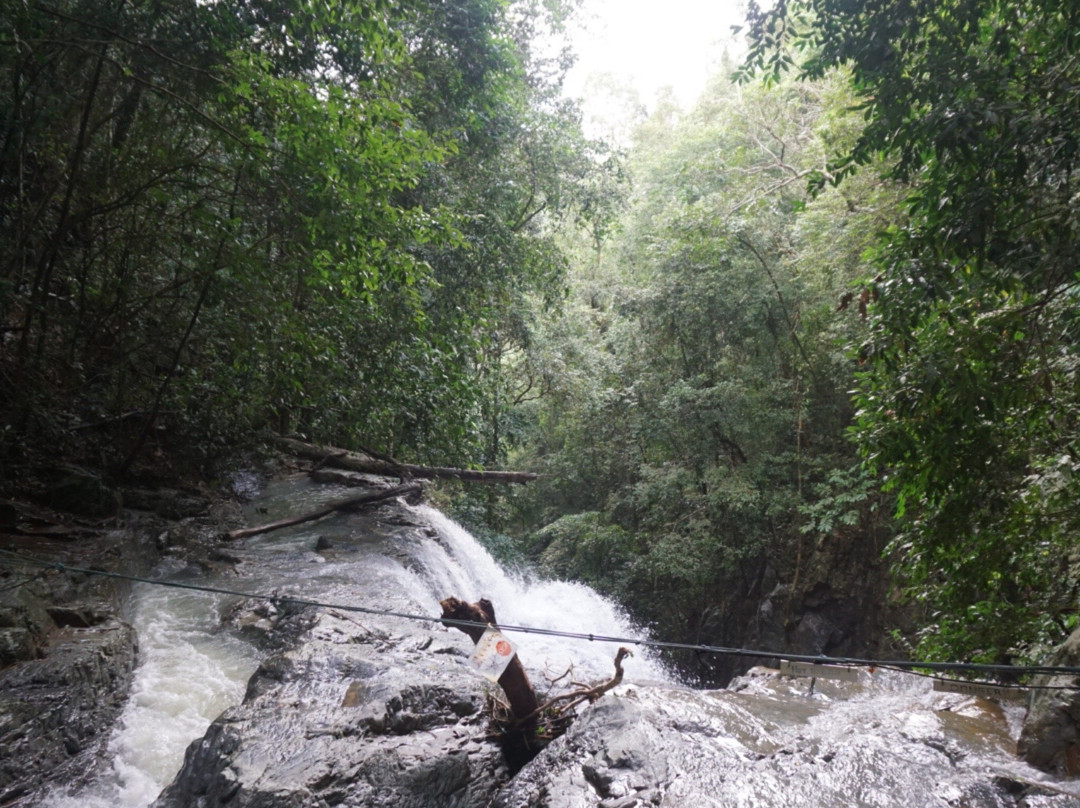 Khun Si Waterfall景点图片