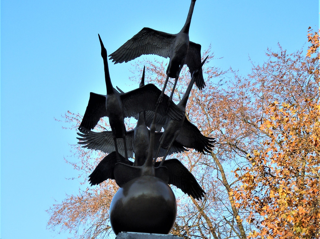Sculpture "Sous le même ciel"-布鲁塞尔必去景点