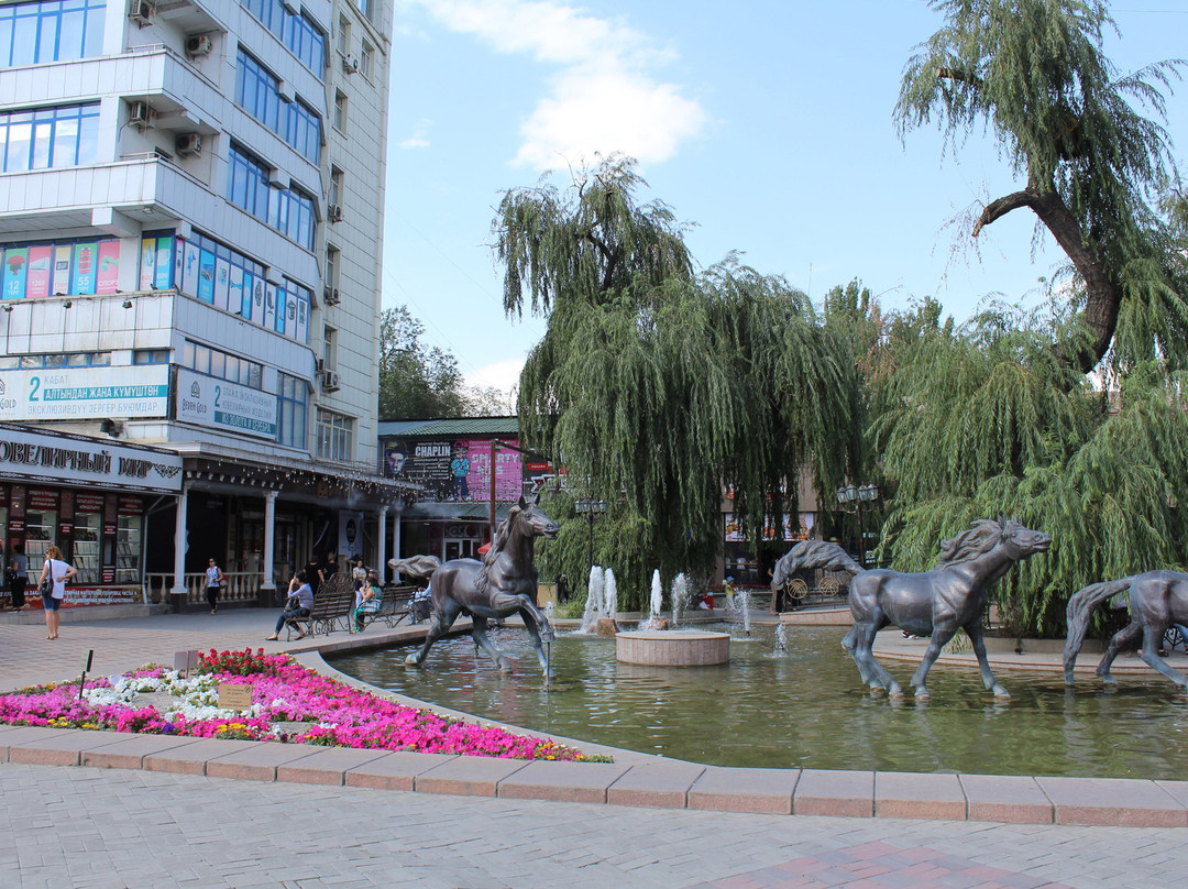 Aichurek Mall Fountains-比斯凯克必去景点
