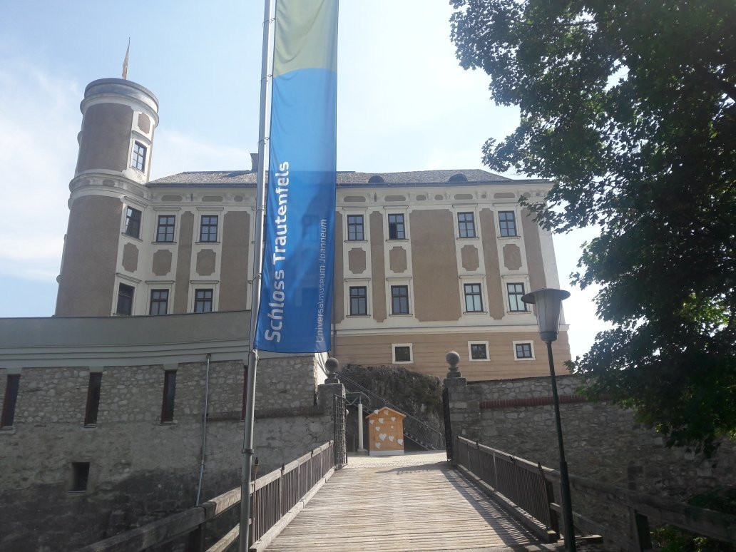 Schloss Trautenfels-利岑必去景点
