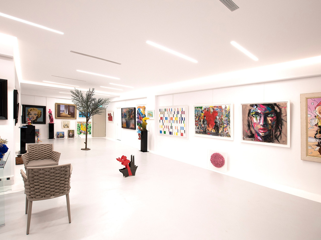 Kapopoulos Fine Arts Paros Gallery-纳乌萨必去景点