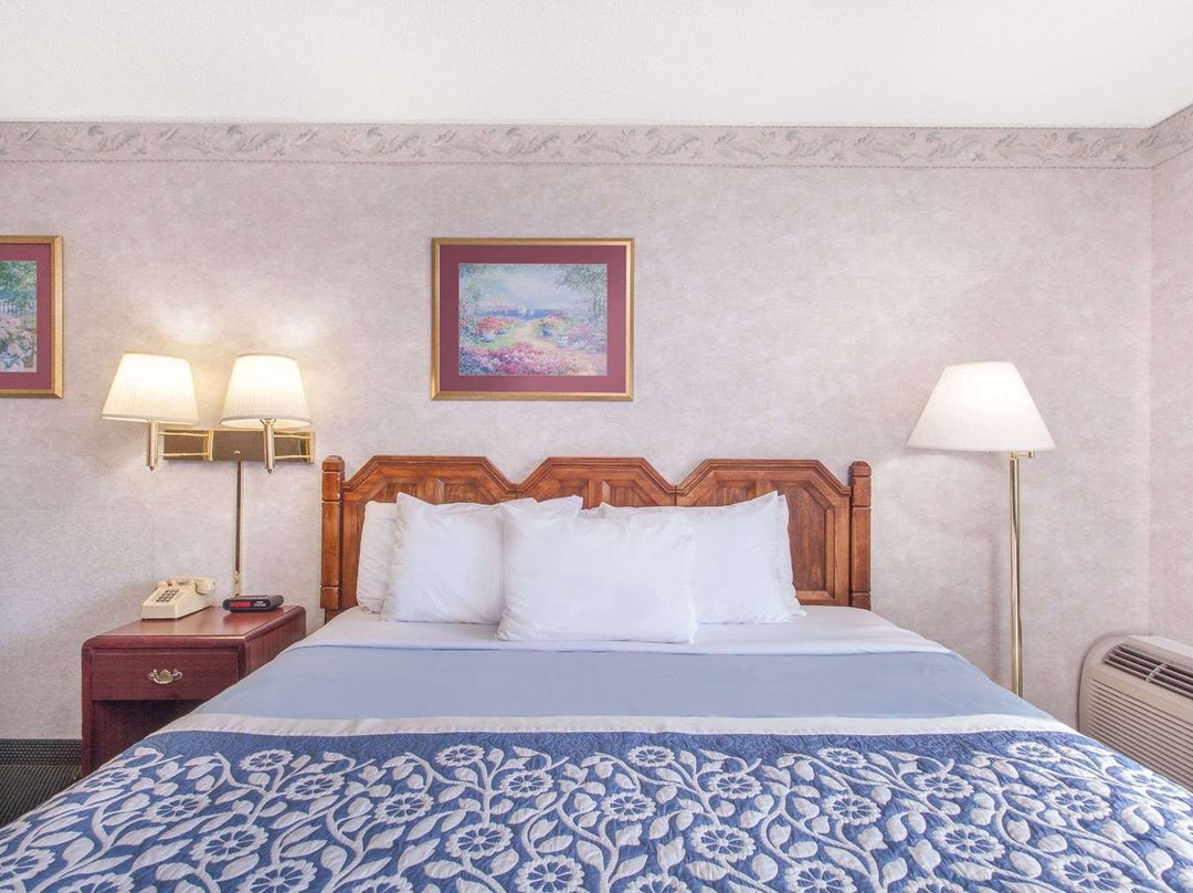 坎普戴斯酒店主图